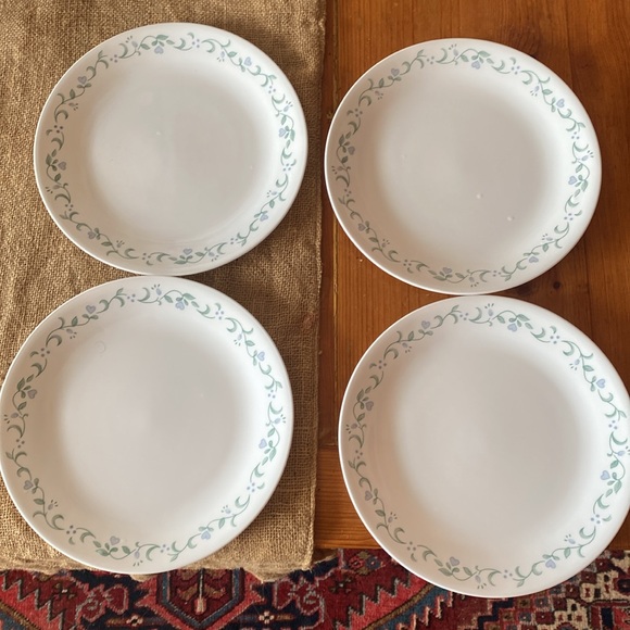 Córrele by Corning - set of 4 dinnerplates White Country Cottage Pattern. - Picture 3 of 4